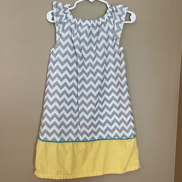 Healthtex Girls Casual Dress Short Sleeve Chevron Print Yellow Gray Toddler 4T - Picture 2 of 5